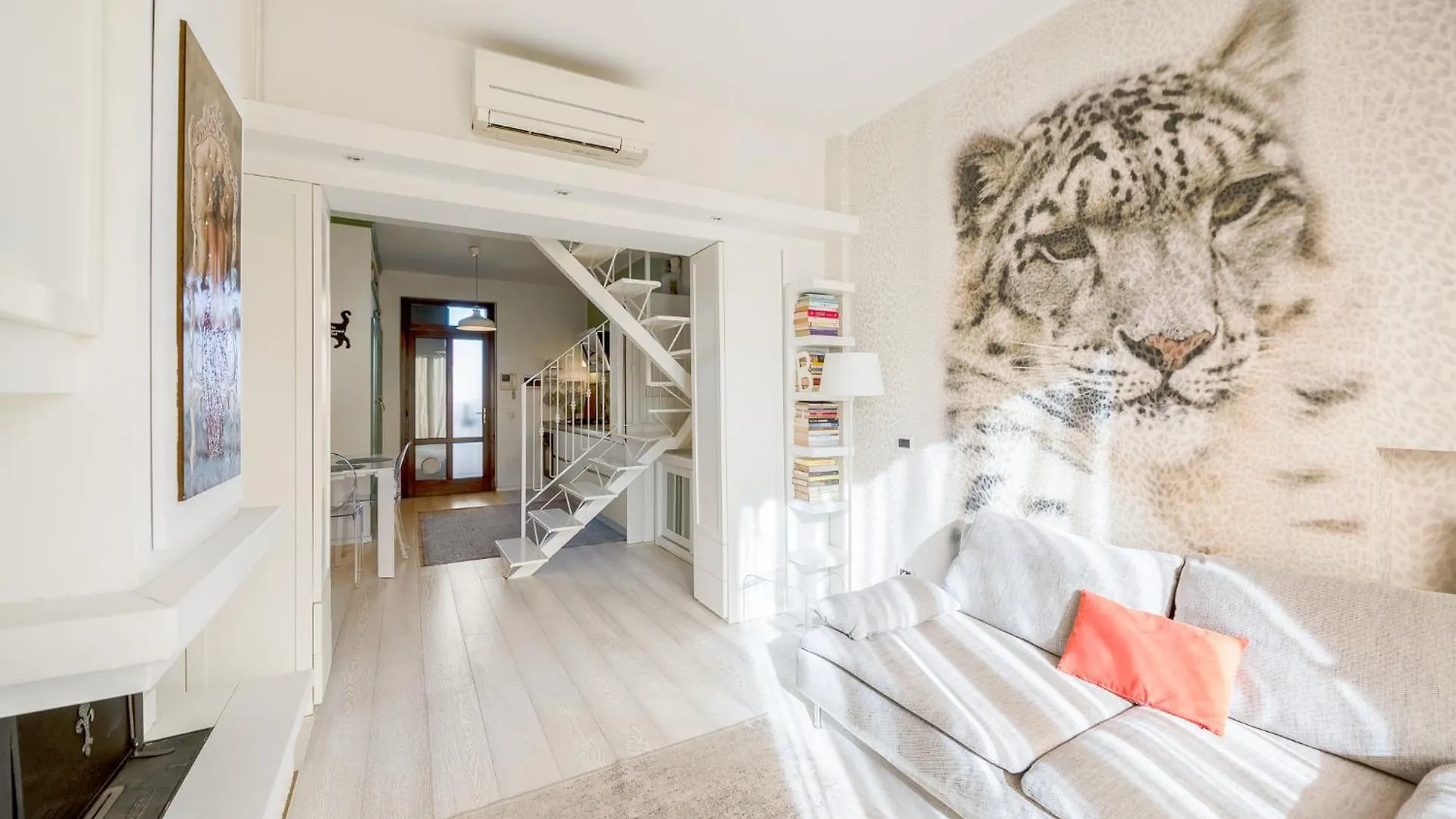 Bright Loft - Free Private Parking Apartment Milan