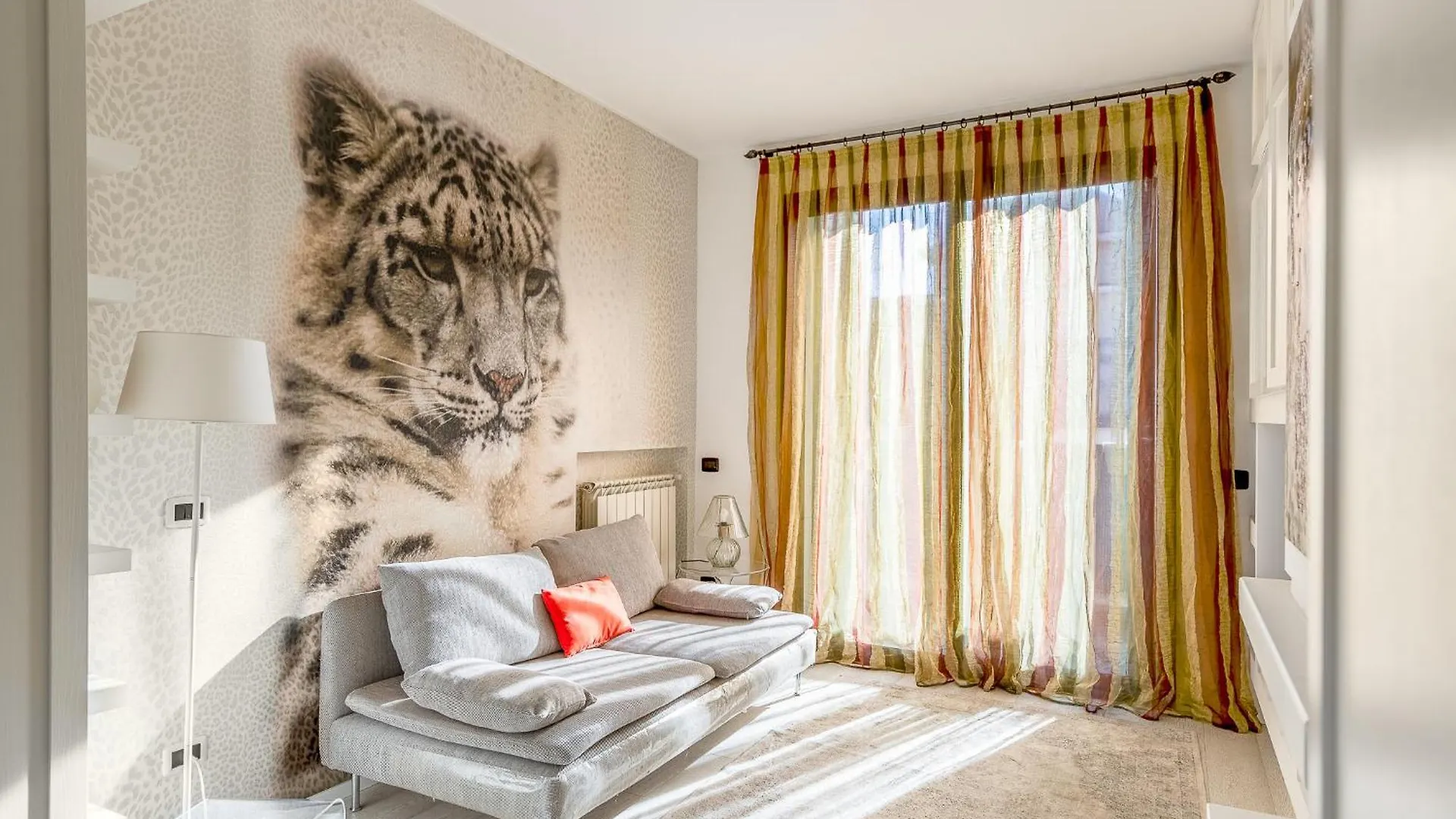 Bright Loft - Free Private Parking Apartment Milan