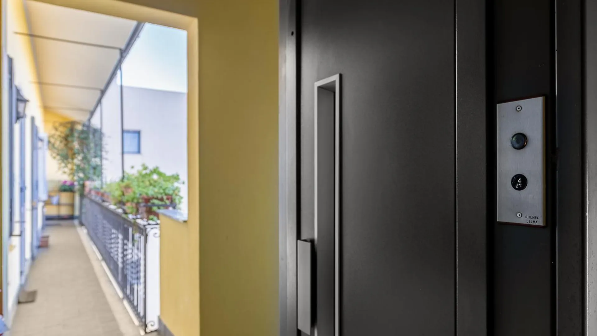 Bright Loft - Free Private Parking Apartment Milan