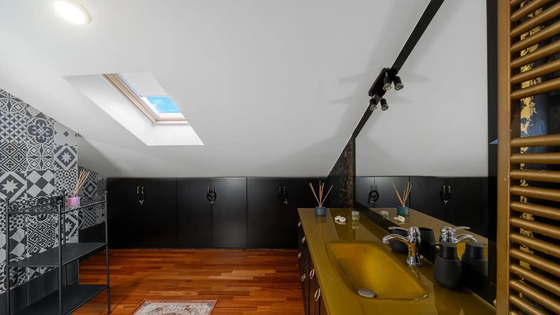 Bright Loft - Free Private Parking Apartment Milan