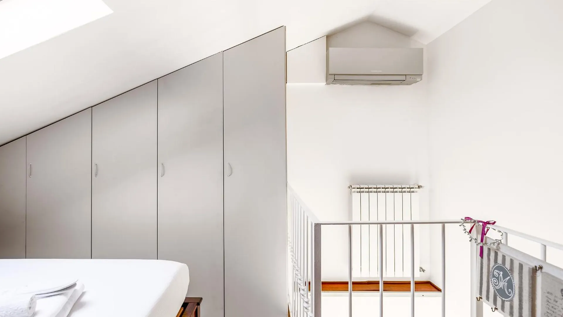 Bright Loft - Free Private Parking Apartment Milan 0*,  Italy