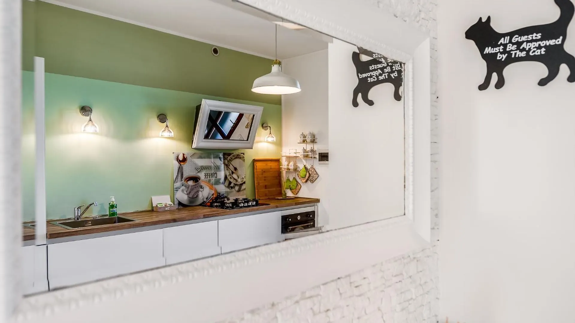Bright Loft - Free Private Parking Apartment Milan