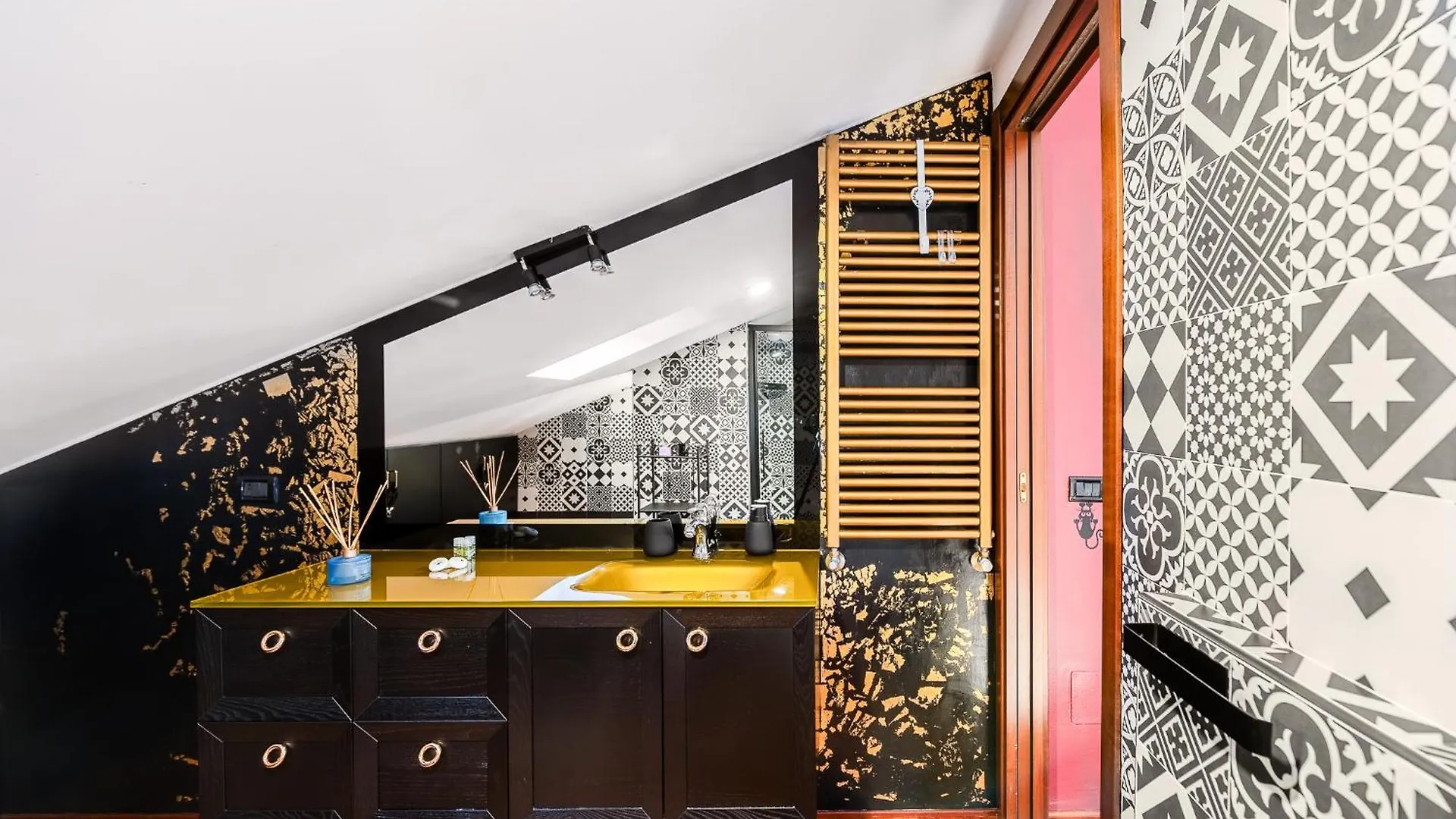Bright Loft - Free Private Parking Apartment Milan