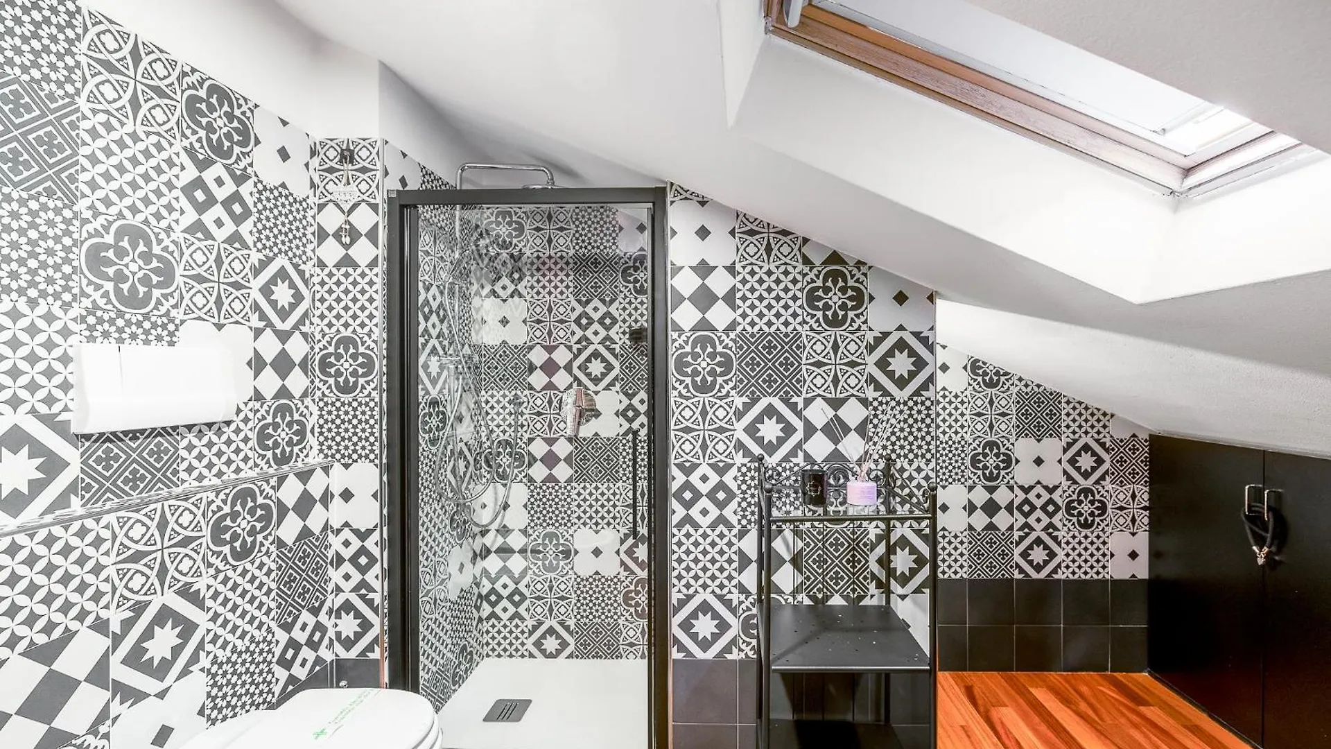 Bright Loft - Free Private Parking Apartment Milan